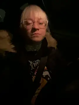 Snapshot of poussichienne chatting on 02-17-26, 04:21 poussichienne online show from 02-17-26, 04:21