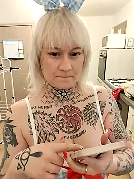 Snapshot of poussichienne chatting on 02-21-26, 05:04 poussichienne online show from 02-21-26, 05:04