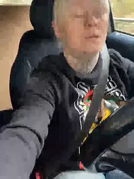 Snapshot of poussichienne chatting on 02-24-26, 11:22 poussichienne online show from 02-24-26, 11:22