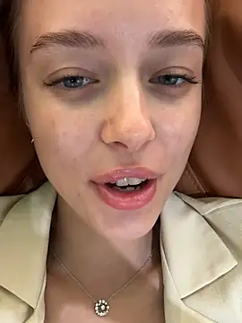 Snapshot of enjoy_my_beauty chatting on 03-10-25, 07:33 enjoy my beauty online show from 03-10-25, 07:33