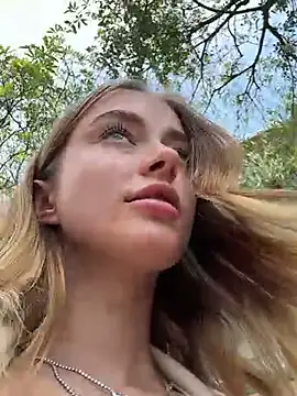 Snapshot of enjoy_my_beauty chatting on 01-08-25, 07:24 enjoy my beauty online show from 01-08-25, 07:24