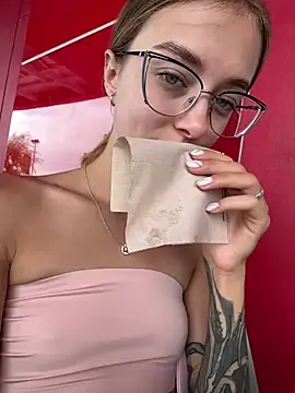Snapshot of enjoy_my_beauty chatting on 01-16-25, 05:53 enjoy my beauty online show from 01-16-25, 05:53