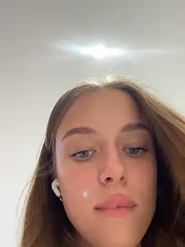 Snapshot of enjoy_my_beauty chatting on 02-26-25, 04:19 enjoy my beauty online show from 02-26-25, 04:19