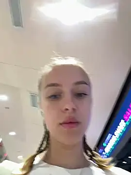 Snapshot of enjoy_my_beauty chatting on 01-23-25, 04:09 enjoy my beauty online show from 01-23-25, 04:09