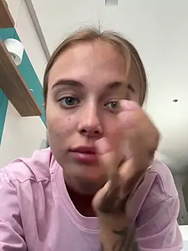 Snapshot of enjoy_my_beauty chatting on 02-23-25, 04:39 enjoy my beauty online show from 02-23-25, 04:39