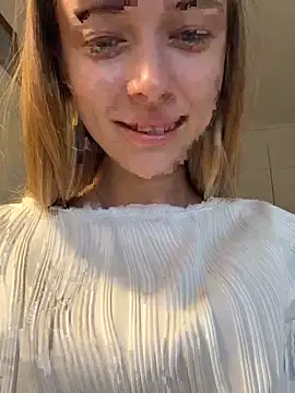 Snapshot of enjoy_my_beauty chatting on 09-18-25, 05:54 enjoy my beauty online show from 09-18-25, 05:54