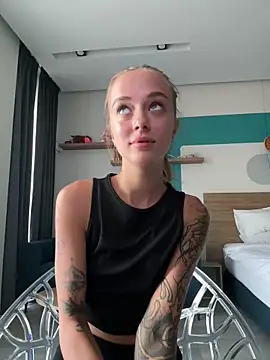 Snapshot of enjoy_my_beauty chatting on 02-27-25, 08:24 enjoy my beauty online show from 02-27-25, 08:24