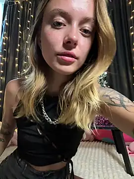 Snapshot of enjoy_my_beauty chatting on 12-29-24, 04:16 enjoy my beauty online show from 12-29-24, 04:16