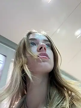 Snapshot of enjoy_my_beauty chatting on 01-08-25, 04:23 enjoy my beauty online show from 01-08-25, 04:23