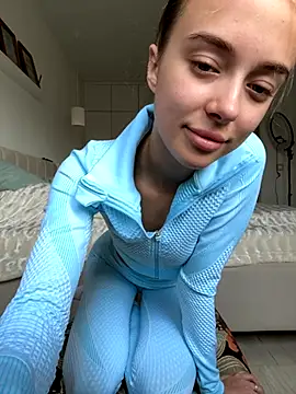 Snapshot of enjoy_my_beauty chatting on 09-27-25, 05:46 enjoy my beauty online show from 09-27-25, 05:46