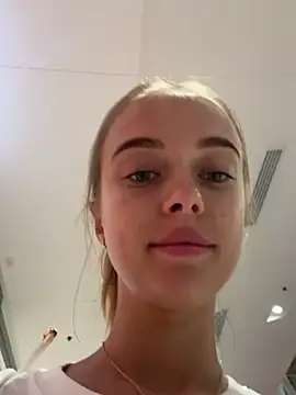 Snapshot of enjoy_my_beauty chatting on 02-12-25, 07:34 enjoy my beauty online show from 02-12-25, 07:34