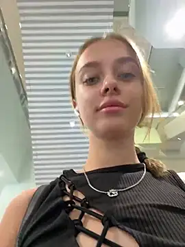 Snapshot of enjoy_my_beauty chatting on 03-15-25, 04:35 enjoy my beauty online show from 03-15-25, 04:35