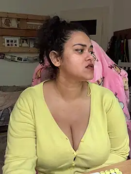 Snapshot of Curvydesifromgermany chatting on 06-03-26, 02:33 Curvydesifromgermany online show from 06-03-26, 02:33
