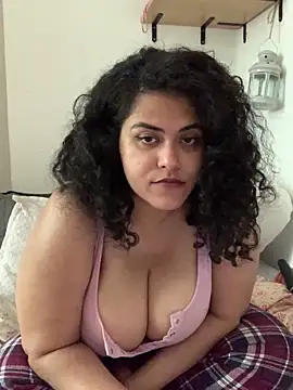 Snapshot of Curvydesifromgermany chatting on 06-08-26, 02:17 Curvydesifromgermany online show from 06-08-26, 02:17