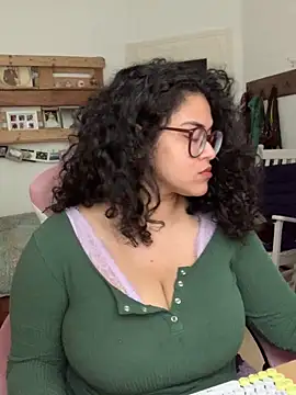 Snapshot of Curvydesifromgermany chatting on 06-15-26, 12:38 Curvydesifromgermany online show from 06-15-26, 12:38