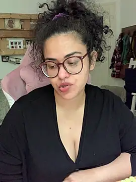 Snapshot of Curvydesifromgermany chatting on 06-12-26, 01:42 Curvydesifromgermany online show from 06-12-26, 01:42