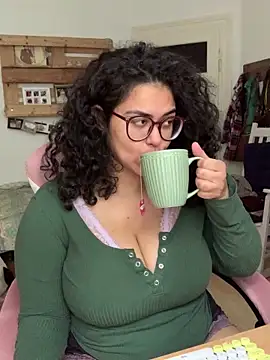 Snapshot of Curvydesifromgermany chatting on 06-16-26, 06:35 Curvydesifromgermany online show from 06-16-26, 06:35