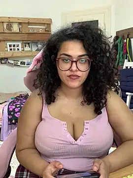 Snapshot of Curvydesifromgermany chatting on 06-09-26, 02:29 Curvydesifromgermany online show from 06-09-26, 02:29