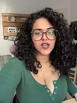 Snapshot of Curvydesifromgermany chatting on 06-14-26, 03:57 Curvydesifromgermany online show from 06-14-26, 03:57