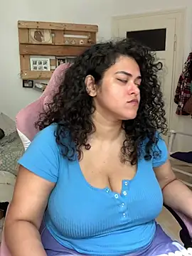 Snapshot of Curvydesifromgermany chatting on 07-17-26, 10:34 Curvydesifromgermany online show from 07-17-26, 10:34