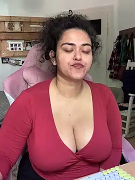 Snapshot of Curvydesifromgermany chatting on 06-11-26, 02:14 Curvydesifromgermany online show from 06-11-26, 02:14