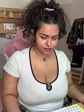 Snapshot of Curvydesifromgermany chatting on 07-10-26, 01:00 Curvydesifromgermany online show from 07-10-26, 01:00