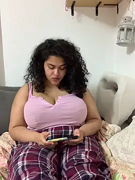 Snapshot of Curvydesifromgermany chatting on 06-09-26, 02:23 Curvydesifromgermany online show from 06-09-26, 02:23