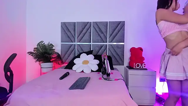 Laura Dicardy online show from 02-25-26, 08:08