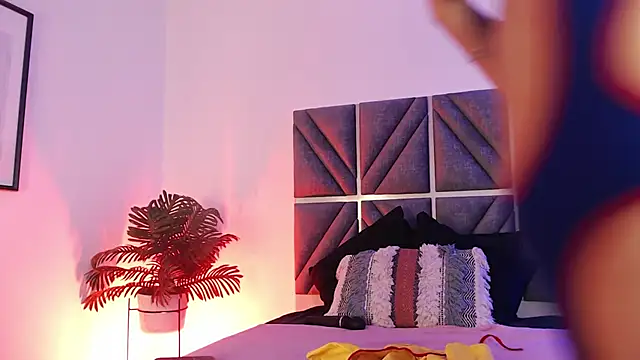 Laura Dicardy online show from 11-27-25, 07:36