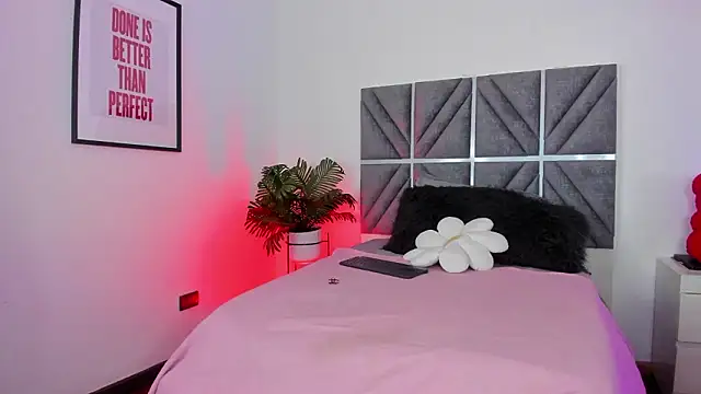 Laura Dicardy online show from 03-17-26, 07:28