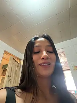 Snapshot of mariiana-diaz chatting on 06-20-26, 04:12 mariiana-diaz online show from 06-20-26, 04:12