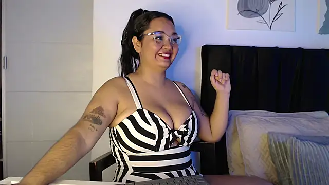 Snapshot of Alezapark chatting on 02-07-25, 04:35 Alezapark online show from 02-07-25, 04:35