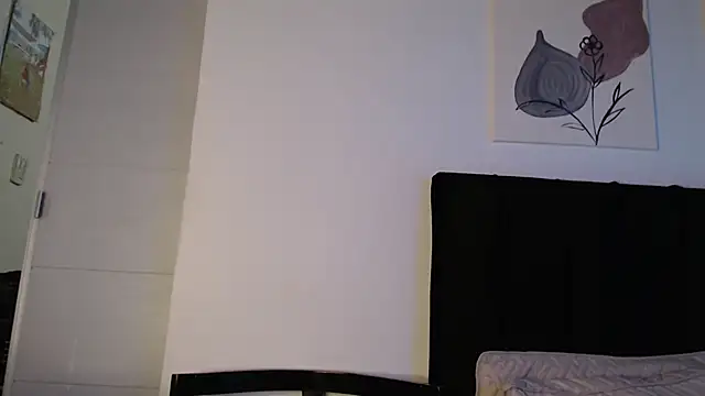 Snapshot of Alezapark chatting on 02-08-25, 06:33 Alezapark online show from 02-08-25, 06:33