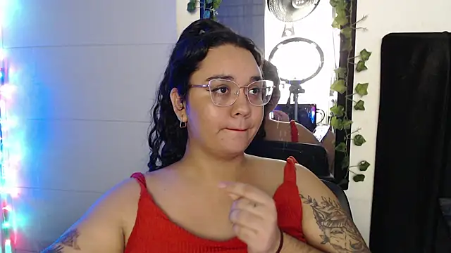 Snapshot of Alezapark chatting on 06-19-26, 10:36 Alezapark online show from 06-19-26, 10:36