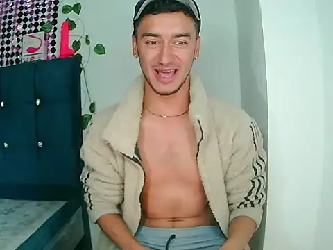 Snapshot of Kevin_Torres chatting on 12-27-24, 05:37 Kevin Torres online show from 12-27-24, 05:37