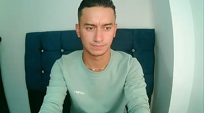 Snapshot of Kevin_Torres chatting on 01-14-25, 07:21 Kevin Torres online show from 01-14-25, 07:21