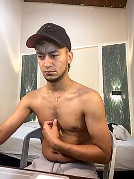 Snapshot of Kevin_Torres chatting on 09-13-25, 01:44 Kevin Torres online show from 09-13-25, 01:44