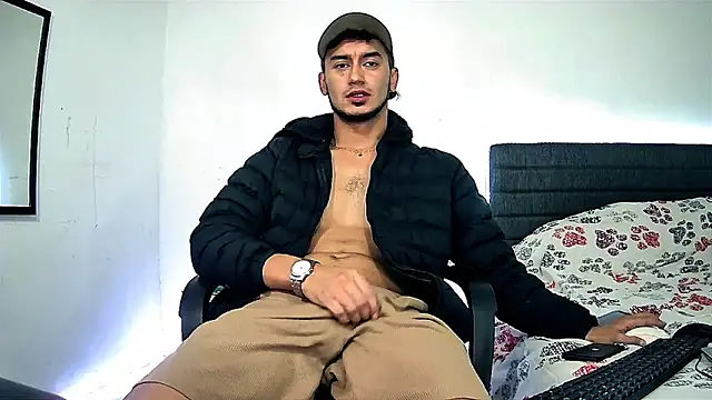 Snapshot of Kevin_Torres chatting on 12-16-25, 01:48 Kevin Torres online show from 12-16-25, 01:48