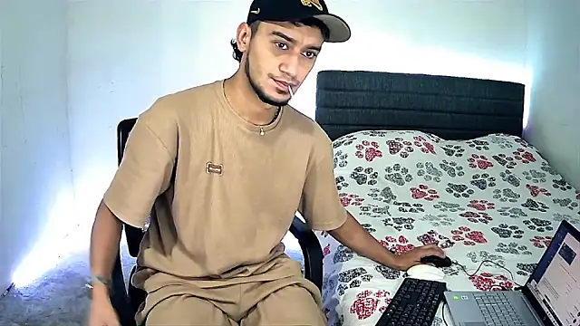 Snapshot of Kevin_Torres chatting on 12-17-25, 11:04 Kevin Torres online show from 12-17-25, 11:04