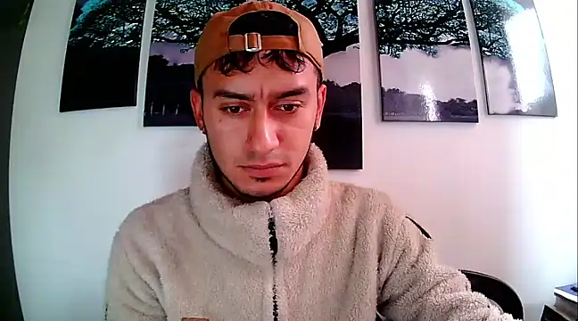 Snapshot of Kevin_Torres chatting on 02-25-25, 05:30 Kevin Torres online show from 02-25-25, 05:30