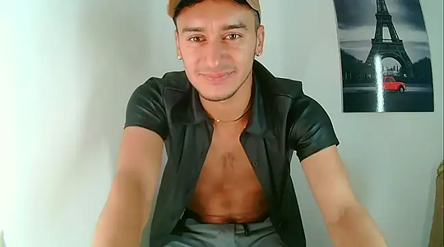 Snapshot of Kevin_Torres chatting on 01-21-25, 04:32 Kevin Torres online show from 01-21-25, 04:32