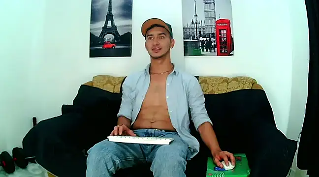 Snapshot of Kevin_Torres chatting on 02-05-25, 11:50 Kevin Torres online show from 02-05-25, 11:50