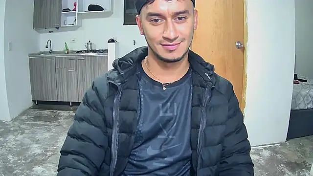 Snapshot of Kevin_Torres chatting on 10-21-25, 02:22 Kevin Torres online show from 10-21-25, 02:22