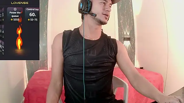 Snapshot of Kevin_Torres chatting on 09-18-25, 10:13 Kevin Torres online show from 09-18-25, 10:13