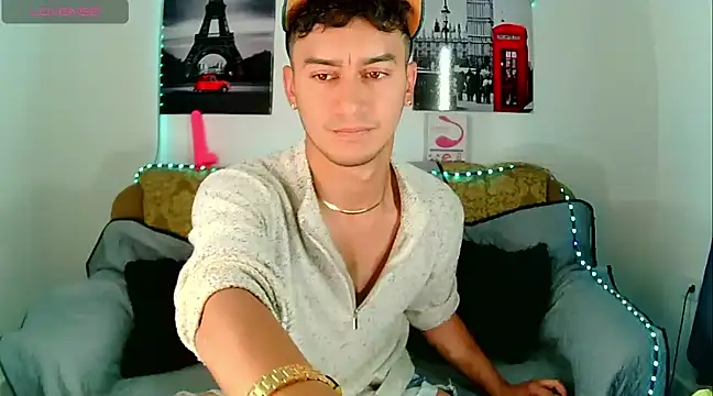 Snapshot of Kevin_Torres chatting on 01-16-25, 07:52 Kevin Torres online show from 01-16-25, 07:52