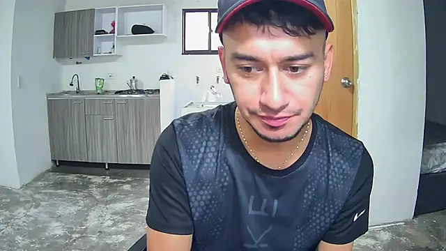 Snapshot of Kevin_Torres chatting on 10-21-25, 09:25 Kevin Torres online show from 10-21-25, 09:25