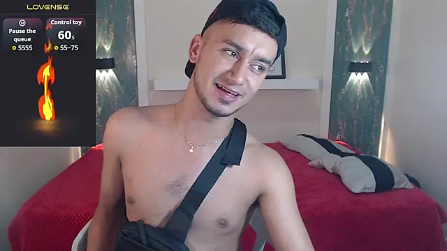 Snapshot of Kevin_Torres chatting on 09-23-25, 01:12 Kevin Torres online show from 09-23-25, 01:12