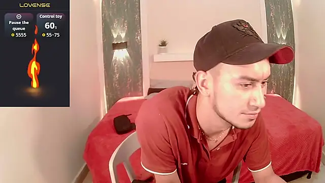 Snapshot of Kevin_Torres chatting on 09-15-25, 06:52 Kevin Torres online show from 09-15-25, 06:52