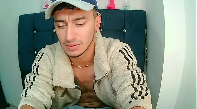 Snapshot of Kevin_Torres chatting on 01-12-25, 04:50 Kevin Torres online show from 01-12-25, 04:50