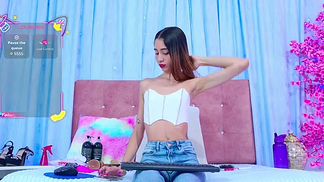 Snapshot of AuraRoss chatting on 01-05-26, 07:39 AuraRoss online show from 01-05-26, 07:39